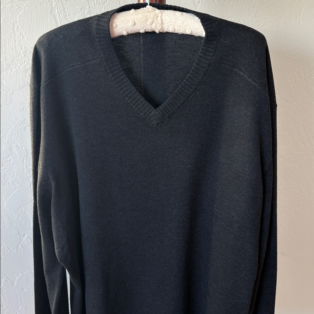 Men’s Smartwool V neck sweater. - Picture 9 of 13